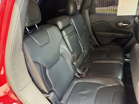 Used 2017 Jeep Cherokee Trailhawk AWD/4WD image 15