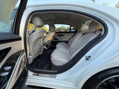 Used 2022 Mercedes-Benz S 580 S580 4MATIC w/ AMG Line Package image 11