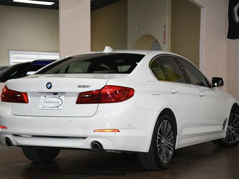 Used 2020 BMW 530i w/ Premium Package RWD image 5