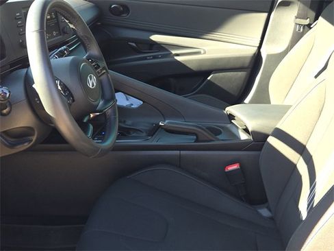 Certified 2025 Hyundai Elantra Sport image 16