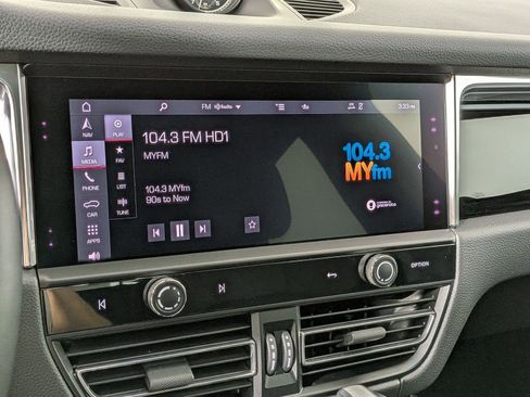 Certified 2025 Porsche Macan S AWD/4WD image 17