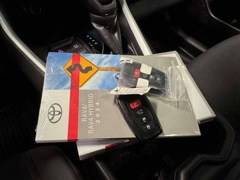 Used 2024 Toyota RAV4 XLE w/ Convenience Package AWD/4WD image 31