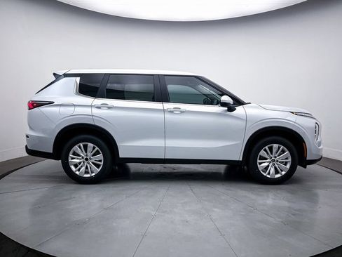 New 2025 Mitsubishi Outlander ES image 13