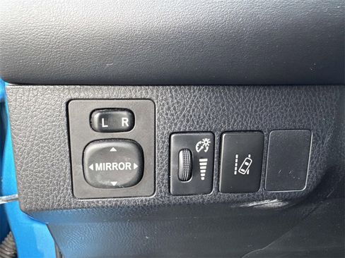 Used 2018 Toyota RAV4 XLE image 19