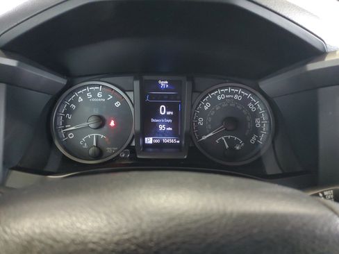 Used 2018 Toyota Tacoma TRD Off-Road AWD/4WD image 23