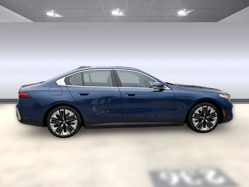 New 2026 BMW i5 eDrive40 w/ Premium Package image 7