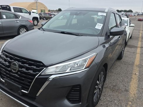 Used 2021 Nissan Kicks SV image 1