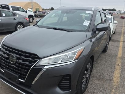 Used 2021 Nissan Kicks SV