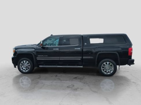Used 2017 GMC Sierra 2500 Denali w/ Suspension Package, Off-Road AWD/4WD image 5