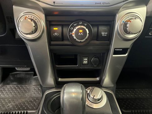 Used 2018 Toyota 4Runner SR5 Premium image 17