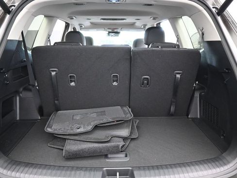 Used 2025 Kia Telluride EX w/ EX Captain's Chair Package FWD image 39