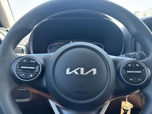 Used 2025 Kia Soul LX w/ LX Technology Package FWD image 27