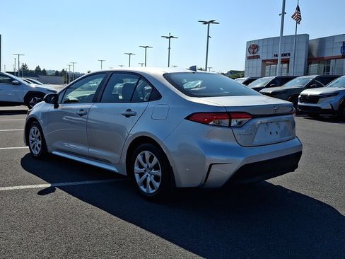 Used 2025 Toyota Corolla LE FWD image 4