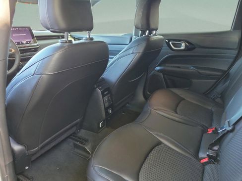Certified 2025 Jeep Compass Latitude w/ Altitude Special Edition AWD/4WD image 5