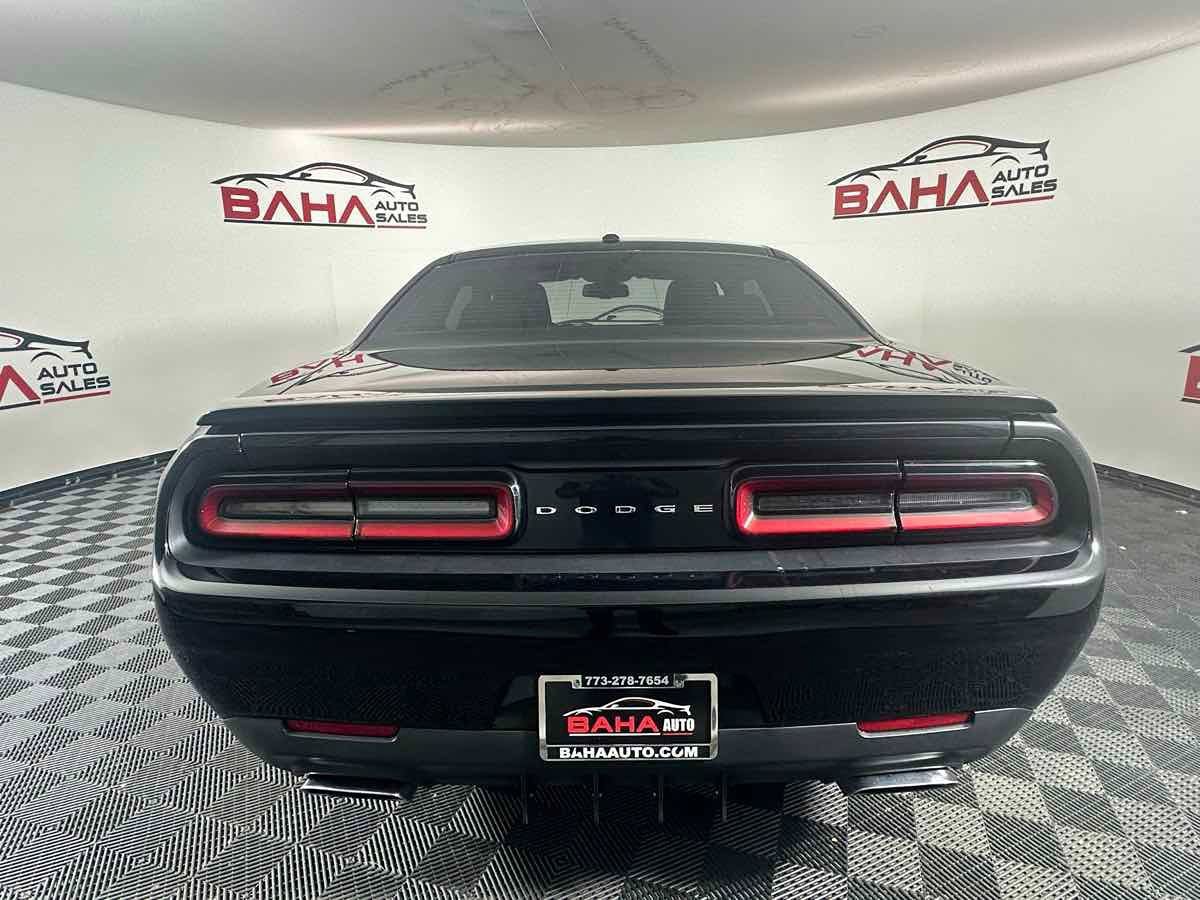 Used 2017 Dodge Challenger R/T RWD image 8