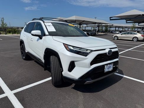 Used 2024 Toyota RAV4 SE AWD/4WD image 3