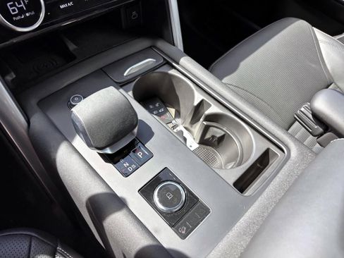 Used 2025 Land Rover Discovery Metropolitan Edition AWD/4WD image 18