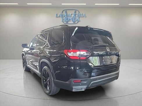 Used 2025 Honda Pilot Black Edition image 3