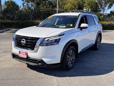 New 2025 Nissan Pathfinder SV image 4
