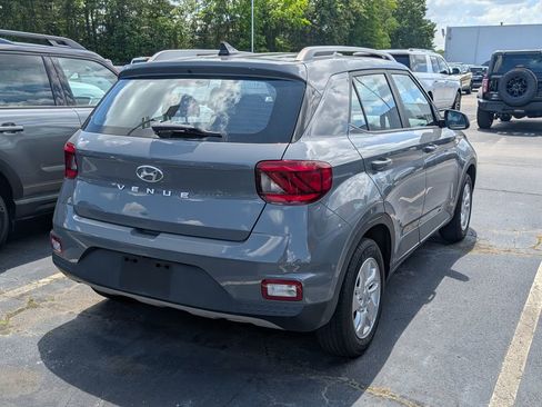 Used 2020 Hyundai Venue SEL FWD image 3