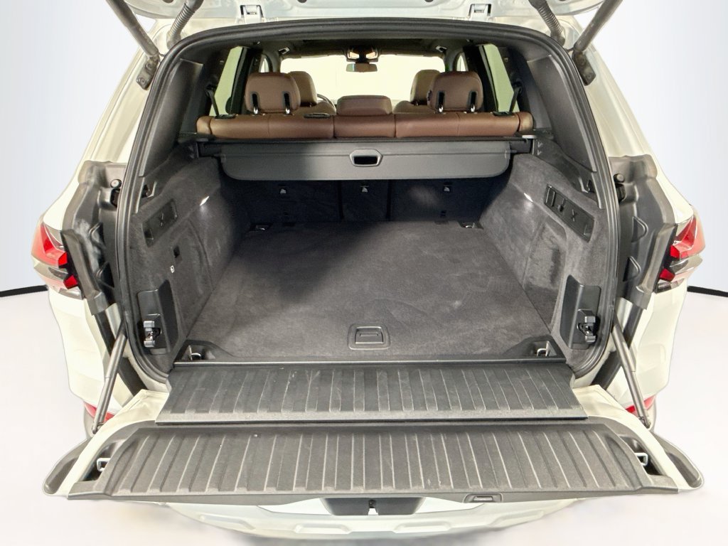 Used 2024 BMW X5 xDrive40i w/ Parking Assistance Package AWD/4WD image 28