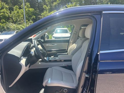 Used 2025 Genesis GV70 2.5T AWD/4WD image 10