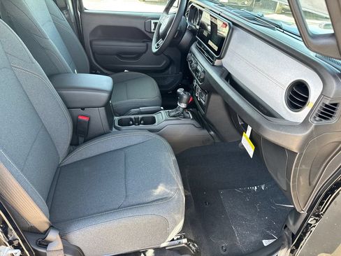 New 2026 Jeep Gladiator Sport AWD/4WD image 14