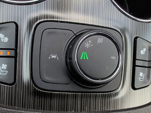 Used 2023 GMC Acadia SLT w/ Technology Package FWD image 32