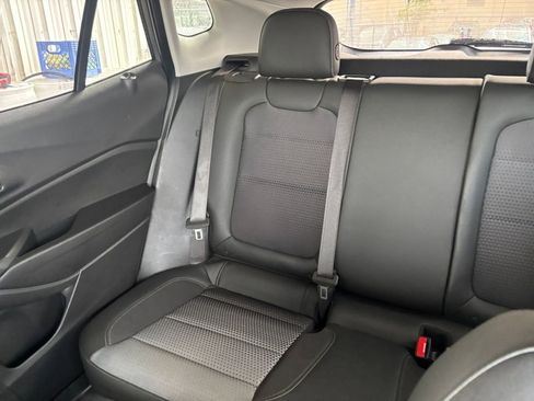 Used 2025 Chevrolet Trax LT image 38