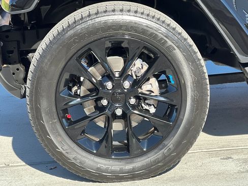 Used 2022 Jeep Wrangler Unlimited Sahara image 27