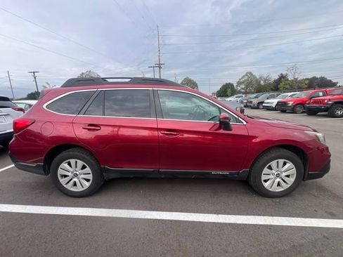 Used 2019 Subaru Outback 2.5i Premium AWD/4WD image 4
