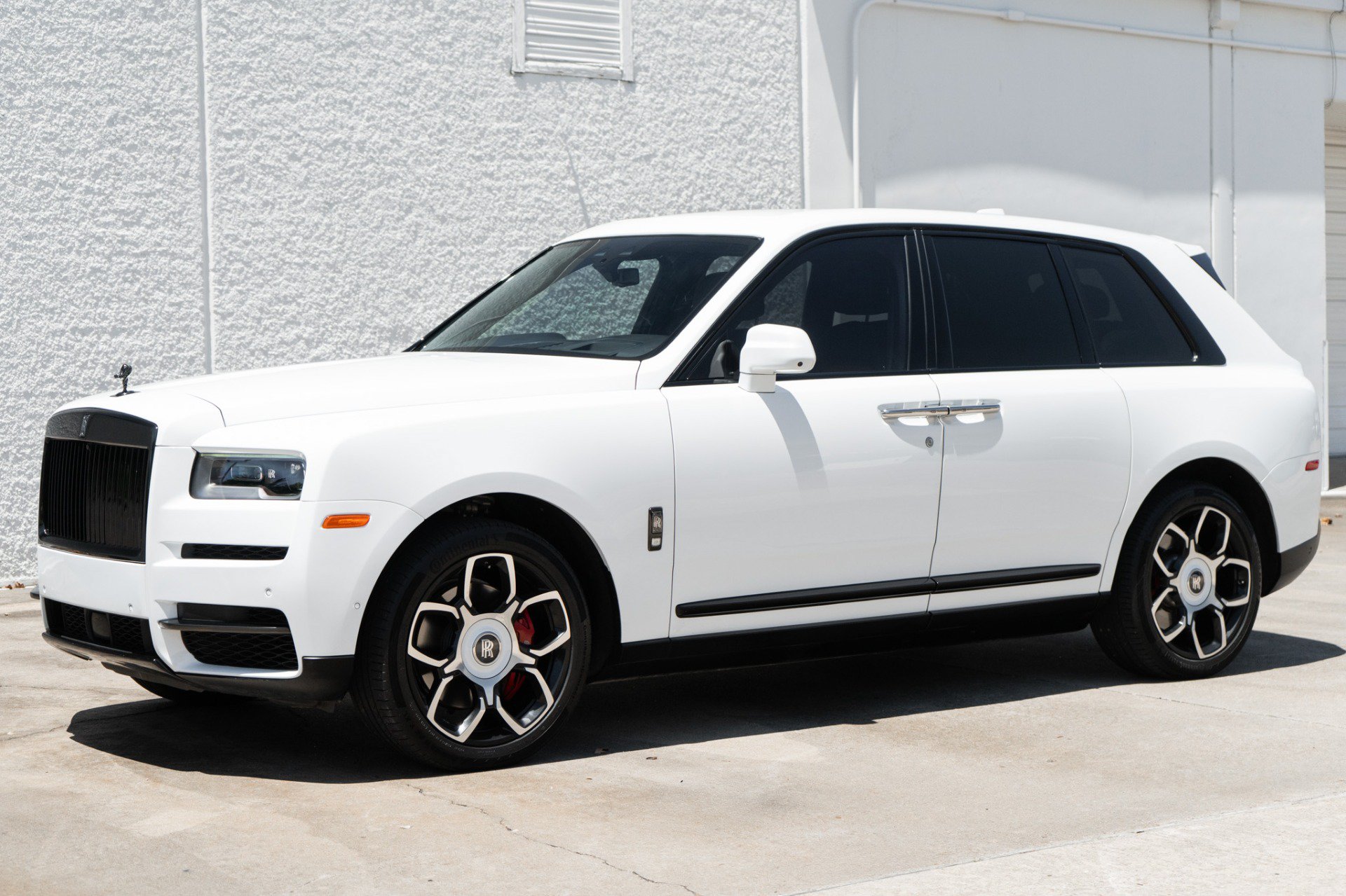 Used 2022 Rolls-Royce Cullinan Black Badge w/ Dark Exterior Package AWD/4WD image 1