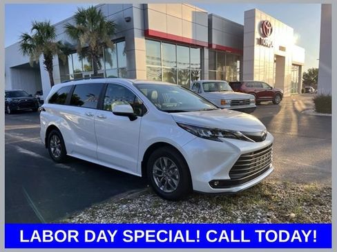 Used 2025 Toyota Sienna XLE FWD image 1