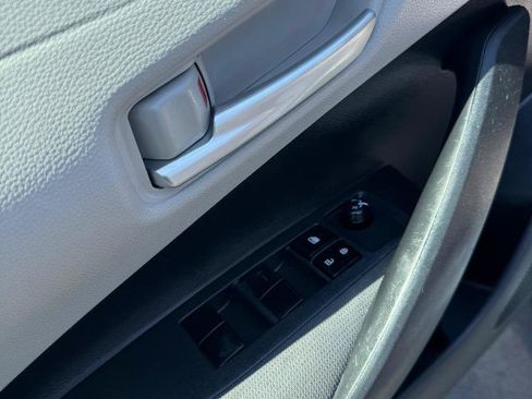 Used 2020 Toyota Corolla LE FWD image 12