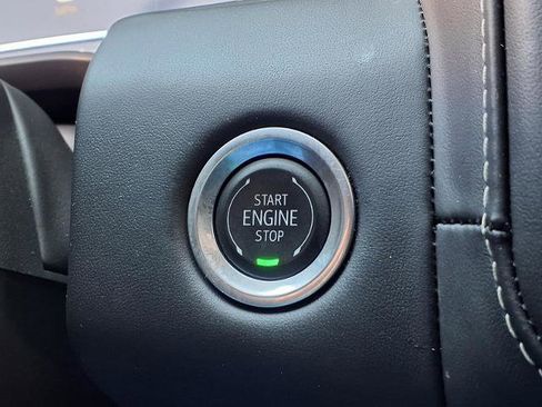 Used 2024 GMC Yukon Denali Ultimate AWD/4WD image 10