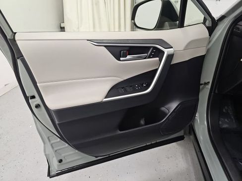 Used 2019 Toyota RAV4 XLE Premium w/ Cold Weather Package AWD/4WD image 11