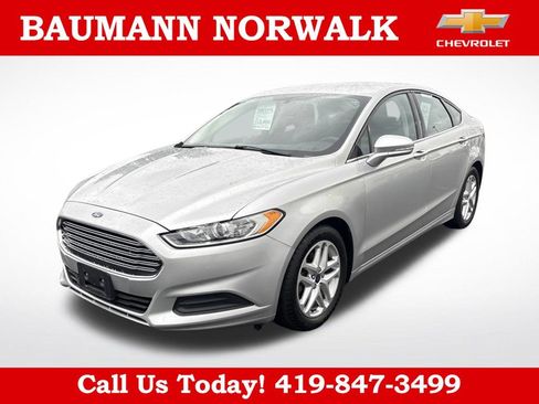 Used 2015 Ford Fusion SE FWD image 5
