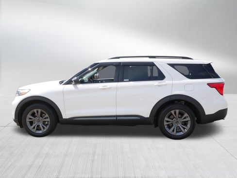 Certified 2023 Ford Explorer XLT w/ Equipment Group 202A AWD/4WD image 4