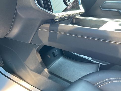 Used 2024 GMC Acadia Elevation image 33