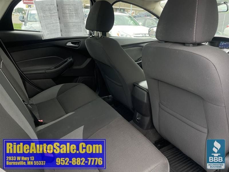 Used 2013 Ford Focus SE w/ SE Winter Pkg FWD image 16