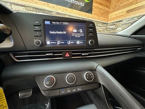 Certified 2024 Hyundai Elantra SE image 18