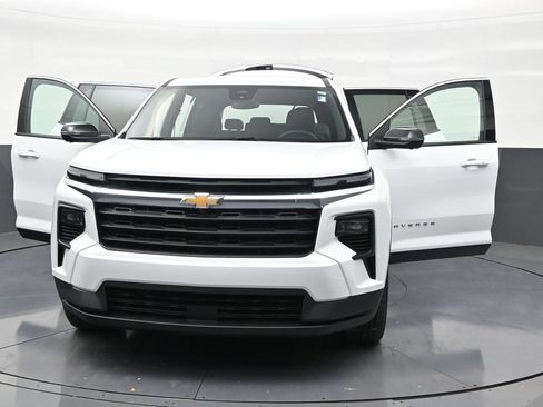 Used 2025 Chevrolet Traverse LT FWD image 30