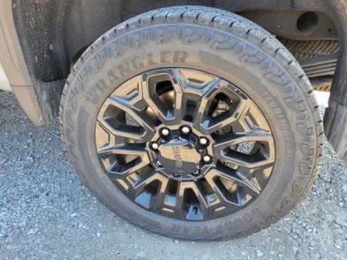 Used 2025 GMC Sierra 2500 AT4 w/ AT4 Premium Plus Package AWD/4WD image 7