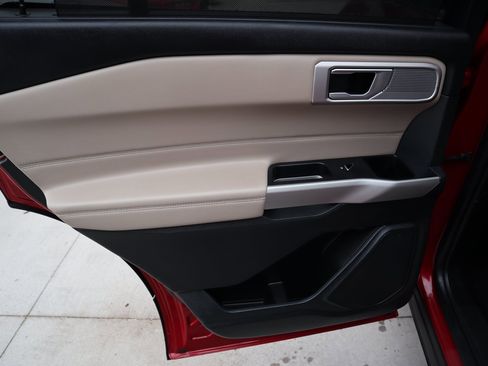 Used 2023 Ford Explorer Limited image 18