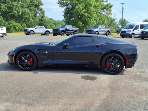 Used 2019 Chevrolet Corvette Stingray Coupe w/ 1LT RWD image 3