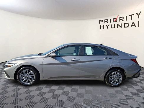 Used 2024 Hyundai Elantra SEL FWD image 7