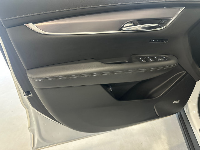 Certified 2024 Cadillac XT6 Luxury w/ LPO, Floor Liner Package AWD/4WD image 23