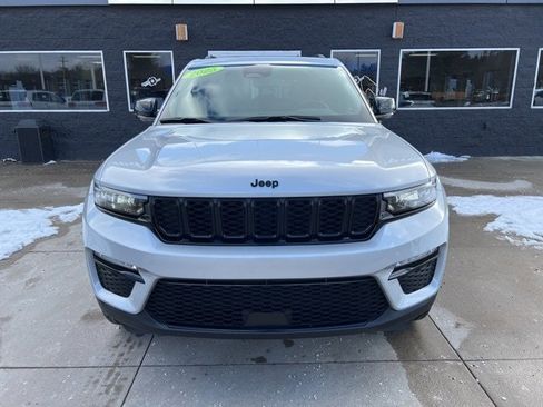 Certified 2025 Jeep Grand Cherokee Limited w/ Black Appearance Package image 2