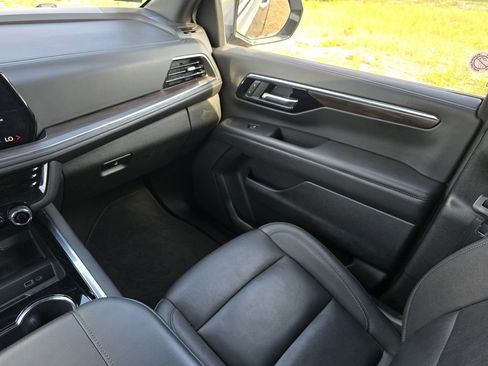 Used 2025 Chevrolet Tahoe Z71 AWD/4WD image 22