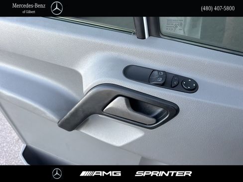 Used 2016 Mercedes-Benz Sprinter 2500 image 21